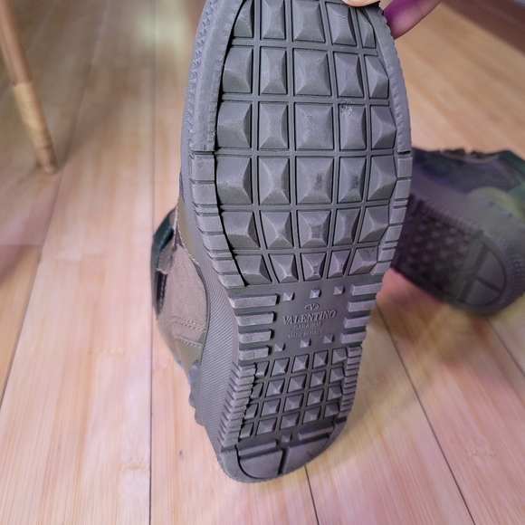 Valentino Garavani Rockstud Camo High-Top Sneaker, Army Green. - Picture 6 of 6